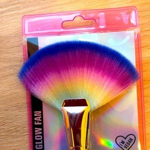 🆕 highlighter fan powder brush rainbow unicorn